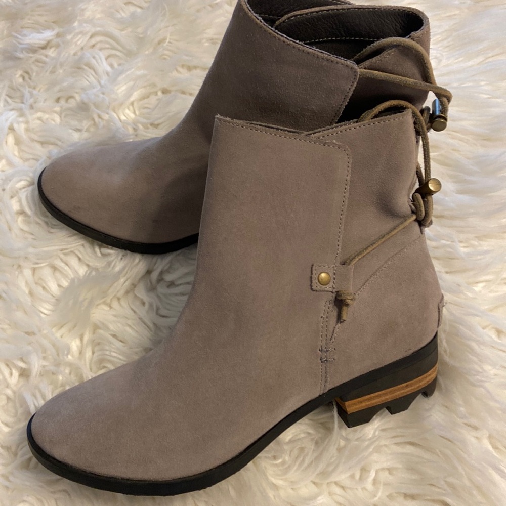 SOREL Boots size 9 BNWOT see pictures heel is 1 1/2” color gray leather upper - Picture 1 of 17